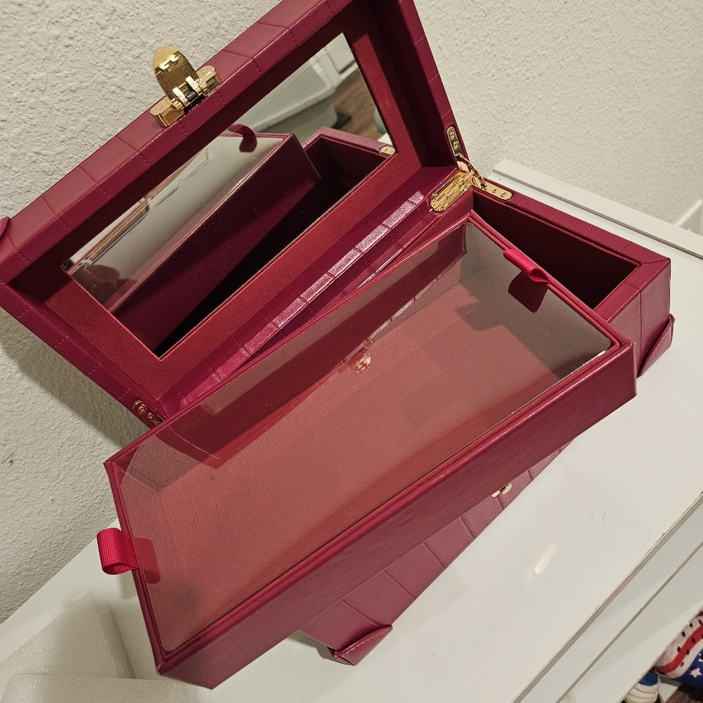 Victoria's Secret jewelry box trunk - Picture 9 of 9